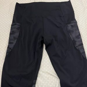 Zyia Active Black Camo Reflective Pocket Brilliant Hi-Rise Capri Size 20